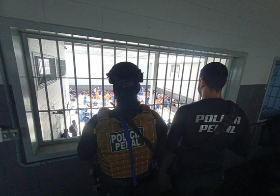 Para evitar fugas e motins, mais de 500 presos são transferidos de celas no Presídio do Agreste