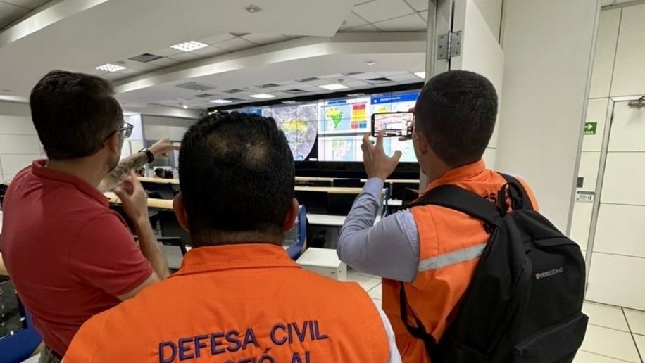 Defesa Civil de Maceió conhece novo Sistema Nacional de Alerta com notificações em Smart TVs