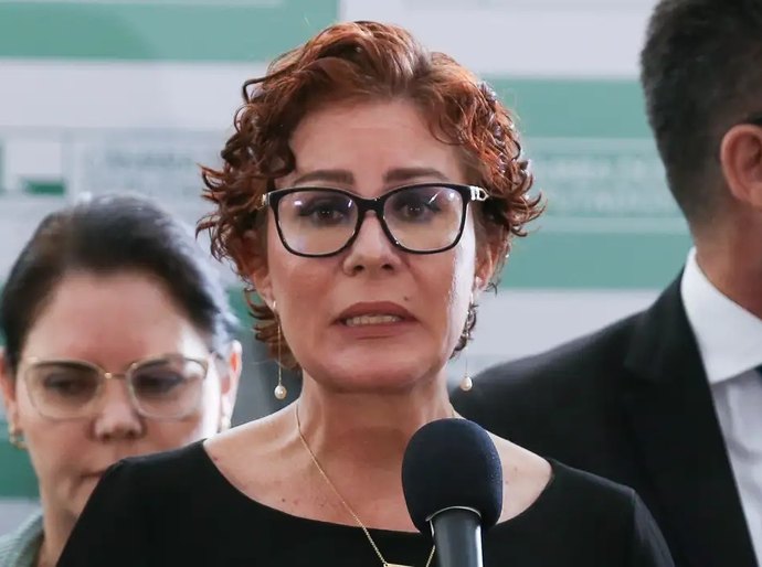 Moraes nega recurso de Carla Zambelli contra execução da condenação