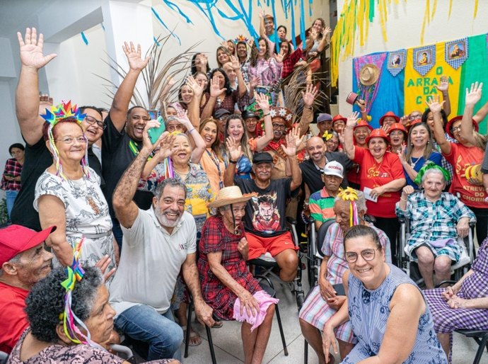 Usuários da Cidade da Pessoa Idosa se divertem em tarde de muito forró