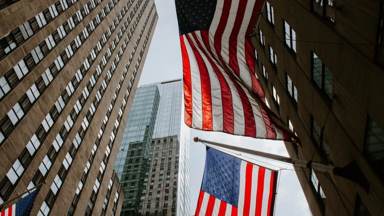 EUA: Senado republicano aprova estrutura para corte de gastos e isenções fiscais de Trump