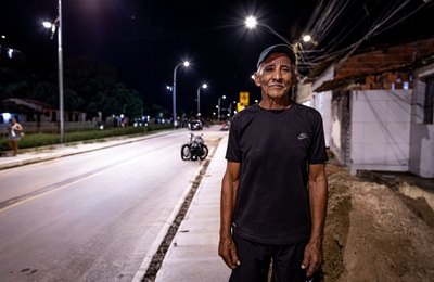 'Quando é noite, a gente pensa que é dia', diz morador após luz LED chegar ao Vale do Reginaldo