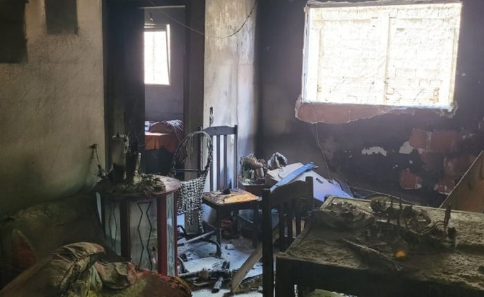 Apartamento destruído pelas chamas nesta manhã em Maceió