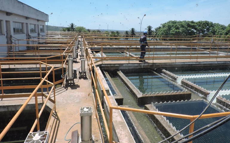 Casal programa manutenção preventiva em sistema que abastece Rio Largo