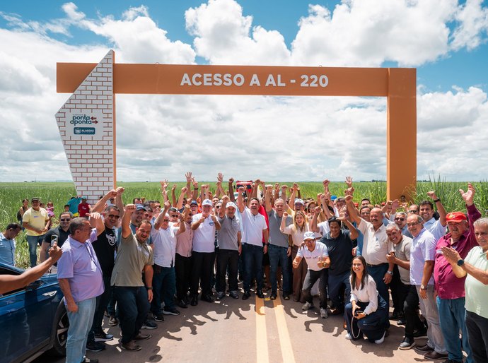 Governo de Alagoas entrega estrada que liga povoados em Junqueiro à BR-101