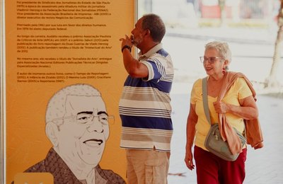 Painéis dispõem de audiodescrição e vídeo em Libras na Bienal do Livro