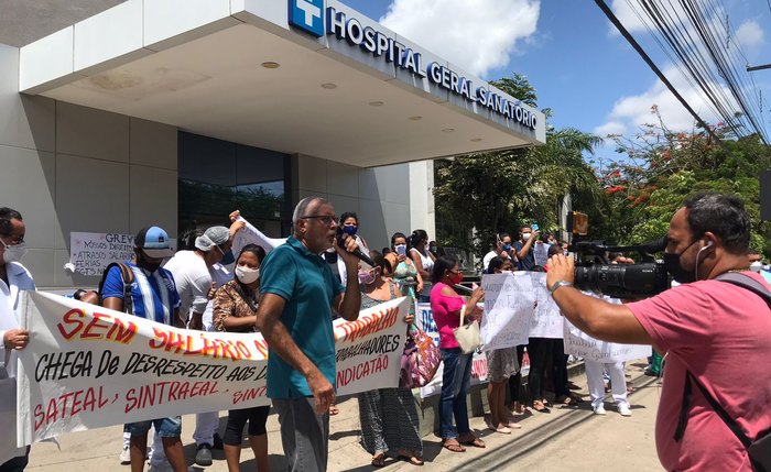 Prossionais do Hospital Sanatório mobilizados nesta manhã, antes da deflagração da greve