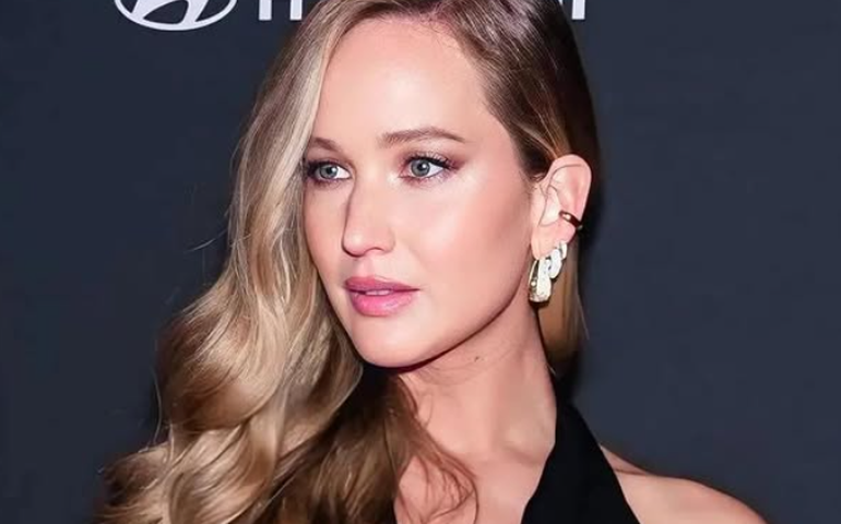 Jennifer Lawrence diz não gostar de se ver em entrevistas antigas: 'Era irritante'