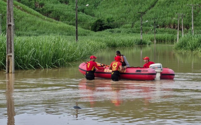 Desalojados e desabrigados das chuvas começam a retornar para casa