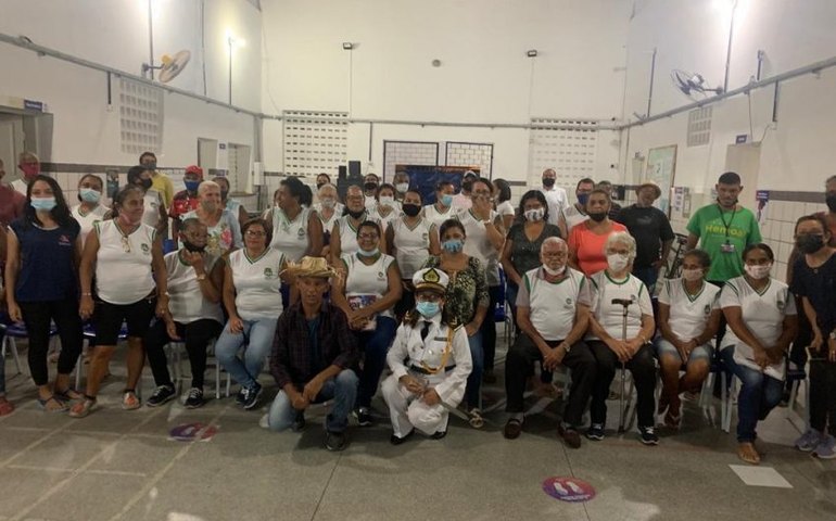 Alunos da Educação de Jovens, Adultos e Idosos debatem identidade cultural