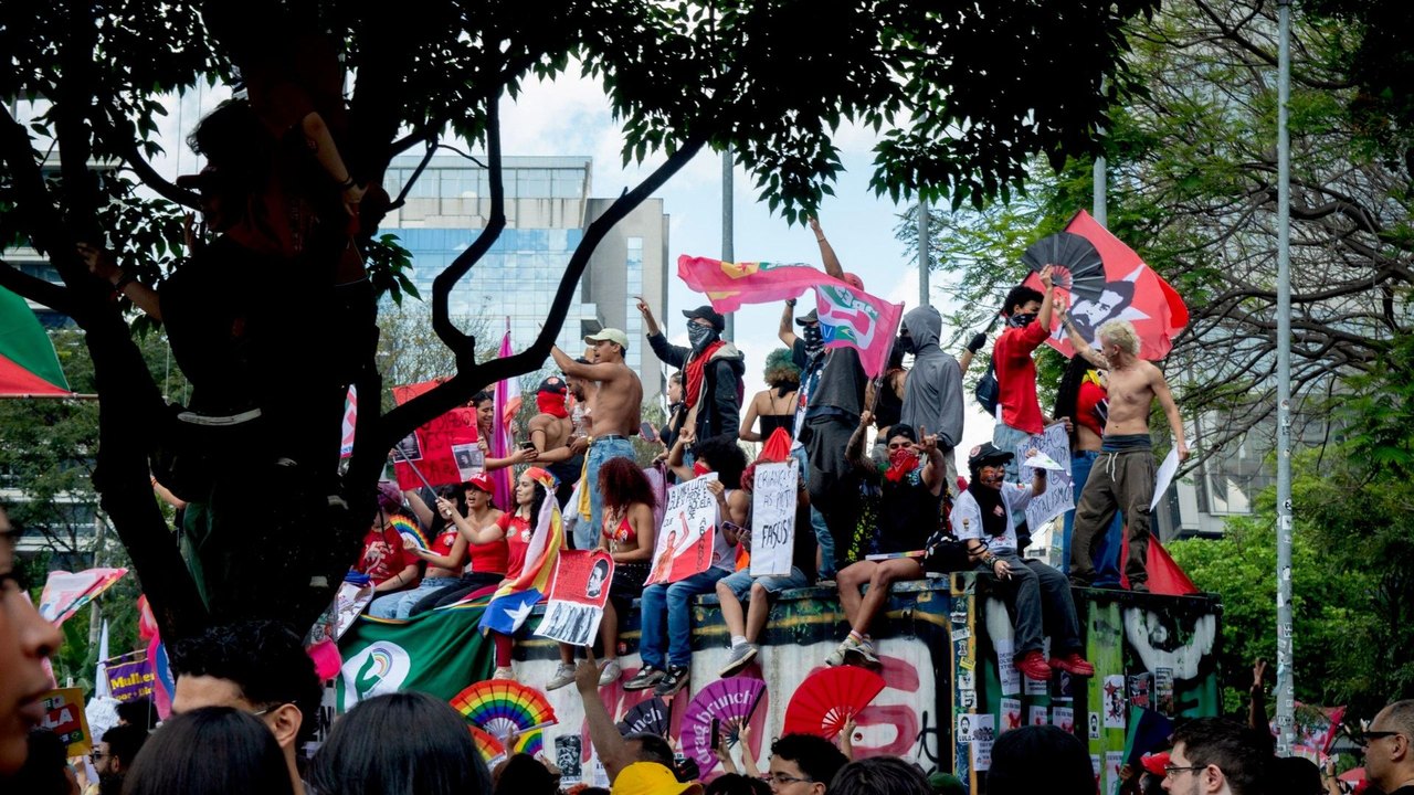 Ato pró-Lula em SP ocorre sem apoio oficial do PT, e domingo de manifestações tem confronto no metrô