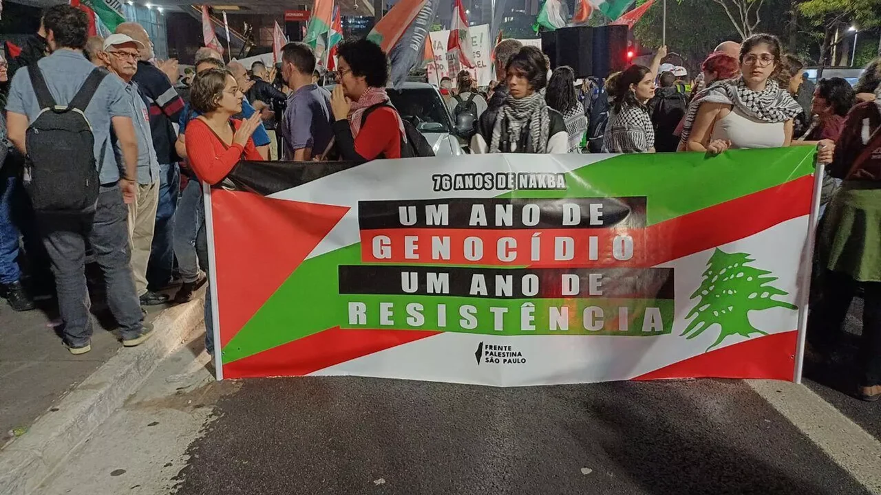 Protesto em São Paulo marca 1 ano de escalonamento do conflito em Gaza com críticas aos EUA