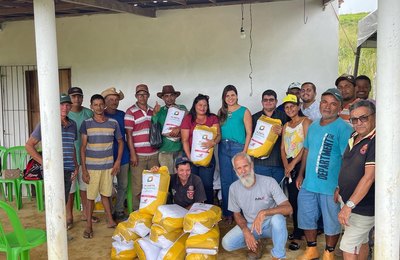 Prefeita Marcela Gomes fomenta produção agrícola em Novo Lino com entrega de sementes do Planta Alagoas 