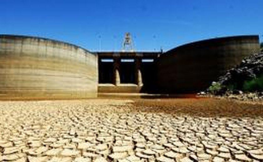 São Paulo: Nível do Cantareira cai a 4,1%; primeira cota do volume morto dura até novembro