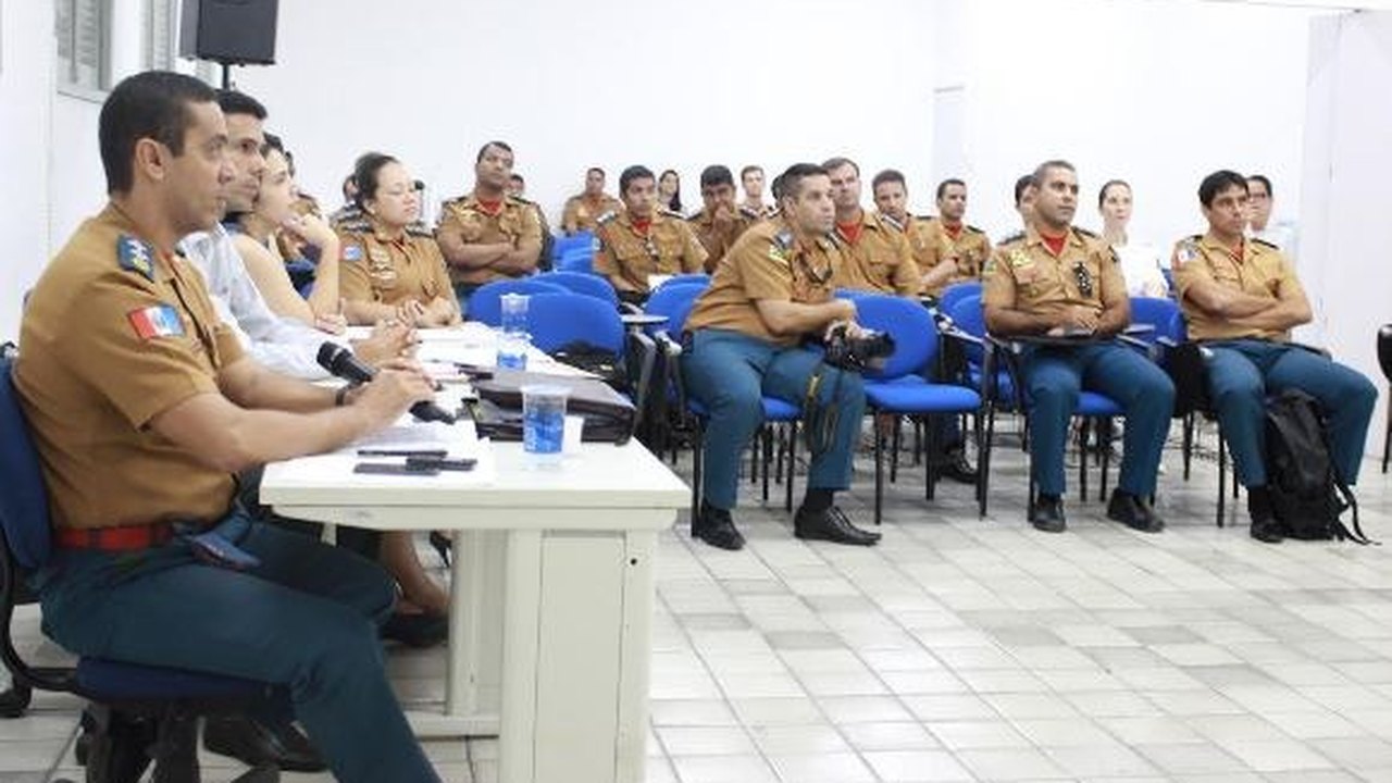 Oficiais do Corpo de Bombeiros apresentam trabalhos finais de curso