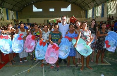 Prefeitura de Murici entrega mais de 600 cestas nutricionais a gestantes e nutrizes 