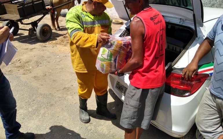 Carroceiros recebem incentivo para fazer descarte em Ecopontos