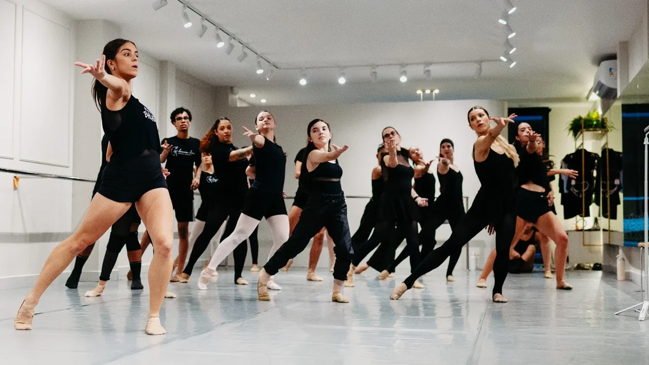 Academia de dança apresenta “Lumiére”: espetáculo que une dança, magia e uma reflexão sobre os vínculos familiares