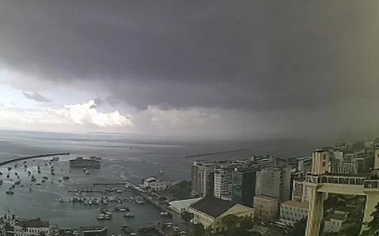 Chuvas: Salvador e cidades vizinhas seguem em estado de emergência
