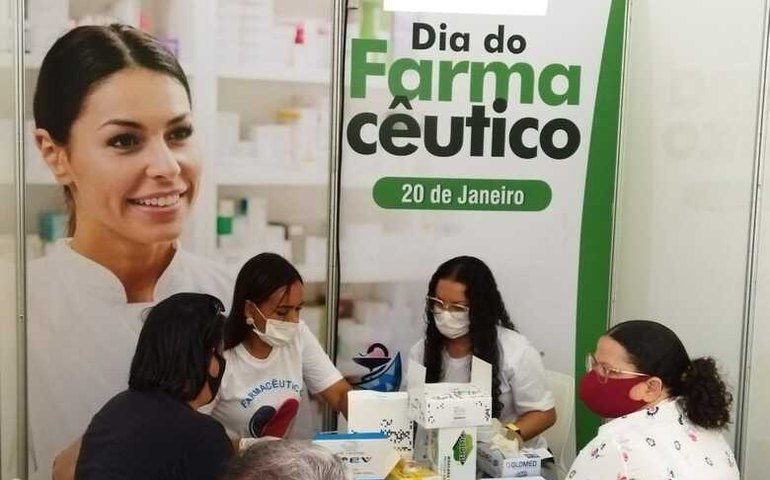 Dia Nacional do Farmacêutico: CRF/AL premia farmacêuticos e promove ações de saúde