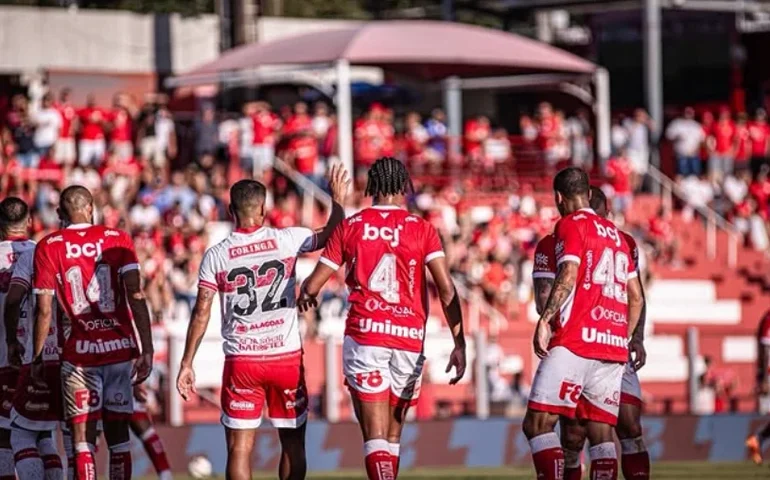 CRB empata nos acréscimos e frustra Vila Nova na estreia da Série B em Goiânia