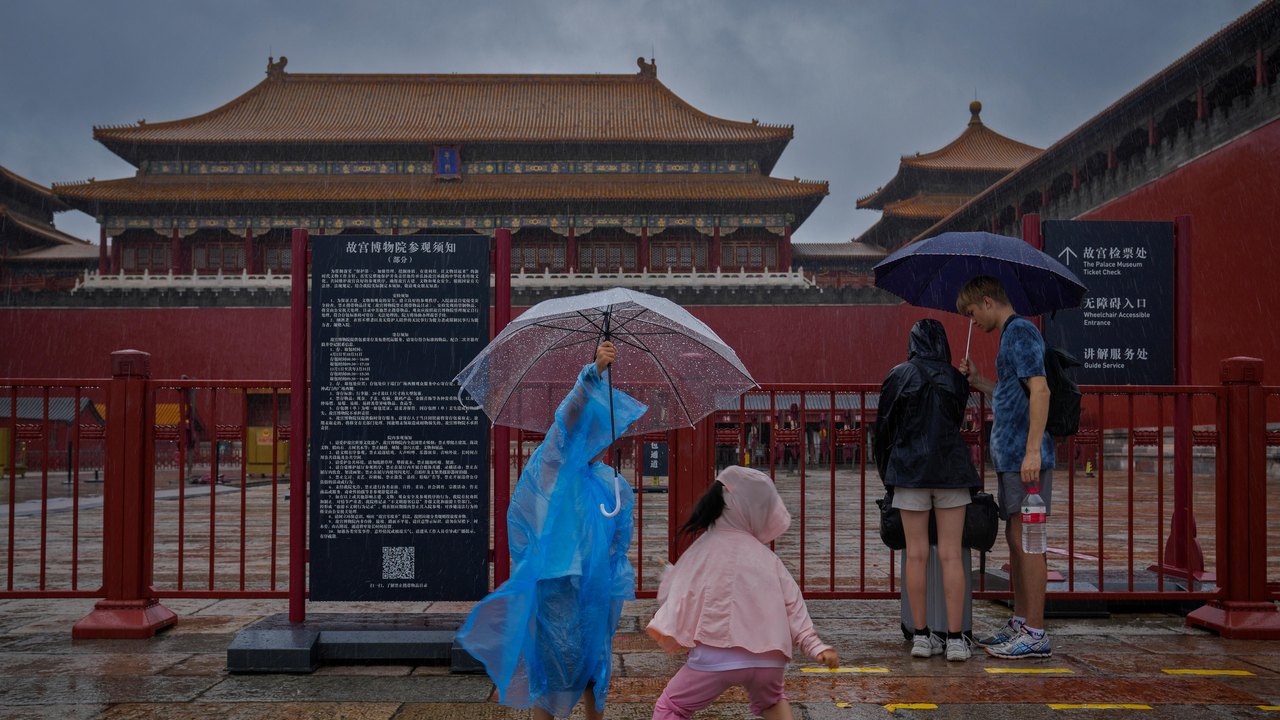 China enfrenta chuvas torrenciais causadas pelo tufão Doksuri