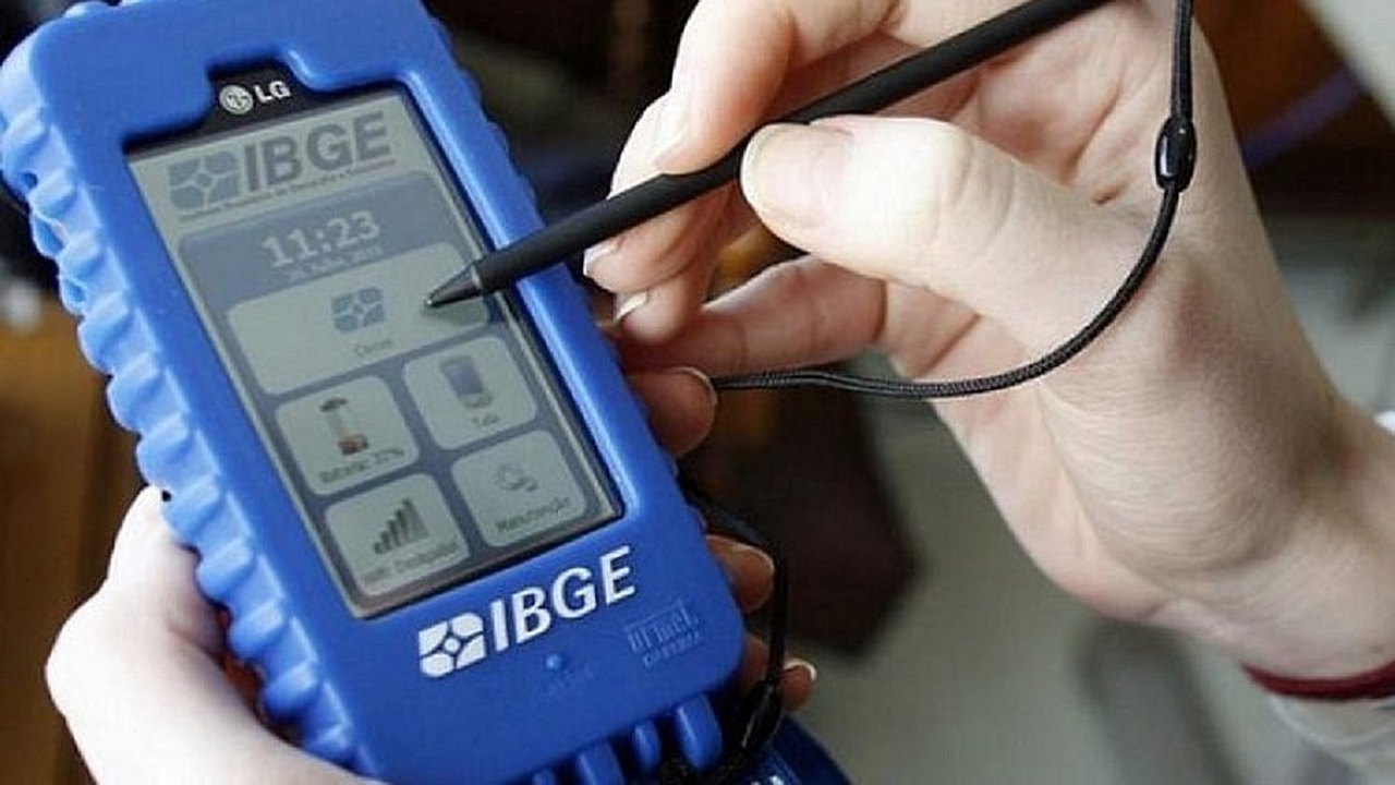 Taxa de desemprego fica em 13,7% no trimestre até julho, revela IBGE