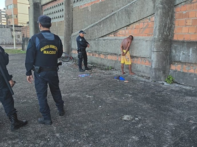 Guarda Municipal prende em flagrante homem suspeito de assalto no Centro de Maceió