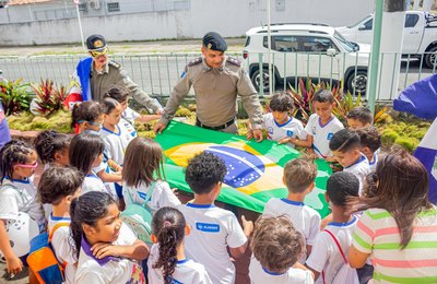 Crianças da Rede Estadual de Ensino visitam Batalhão Escolar e aprendem sobre cidadania