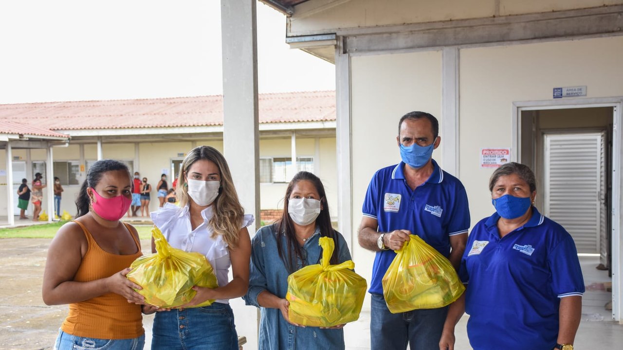 Prefeitura de São José da Laje distribui kits alimentícios escolares