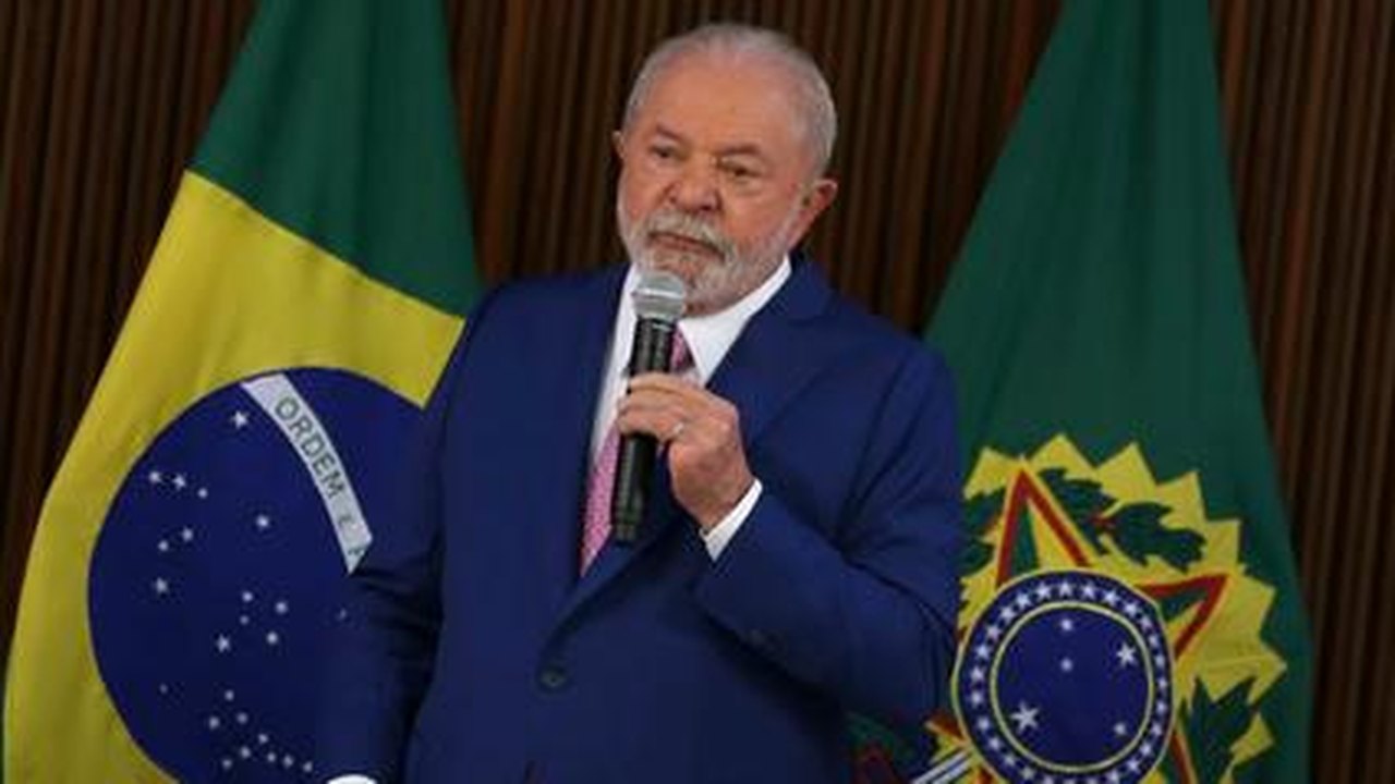 Lula anuncia mínimo de R$ 1.320 e aumento da faixa de isenção do IR