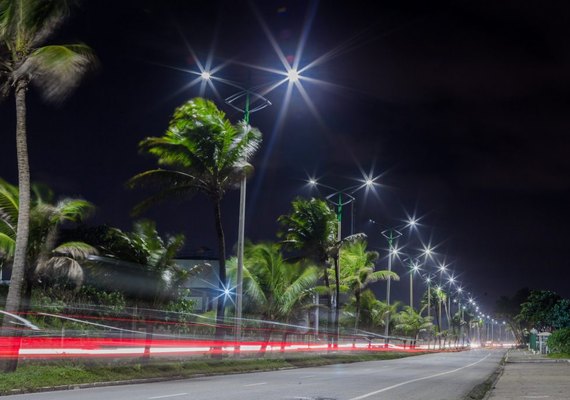 Avenida Assis Chateaubriand se transforma com iluminação em Led