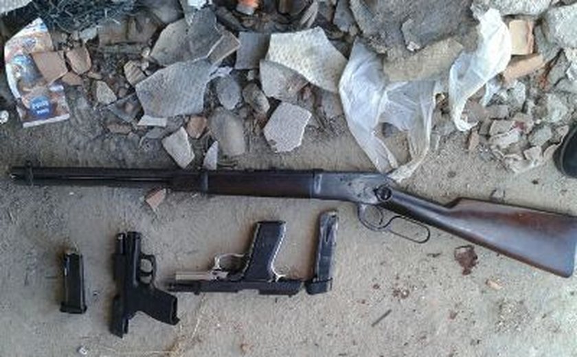 PM prende cinco e apreende três armas de fogo no Pilar