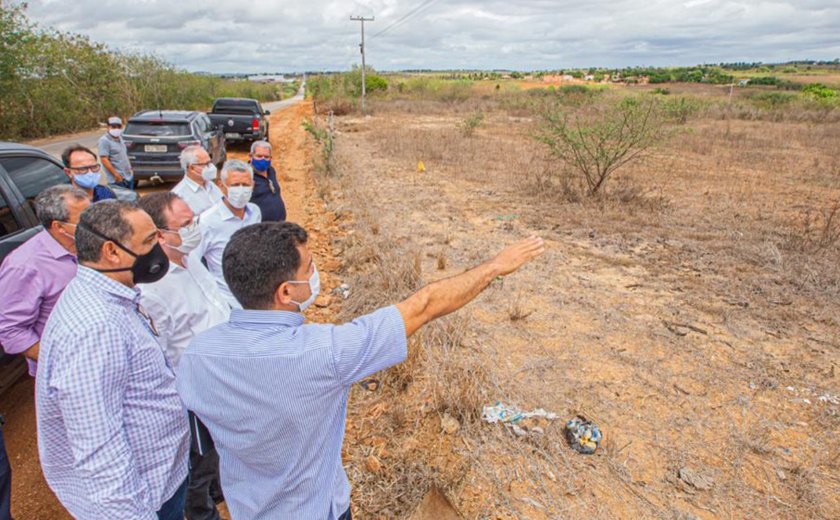 Luciano visita áreas para construção do aeroporto de Arapiraca