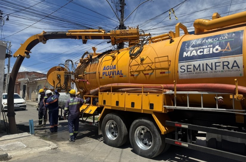 Serviços de drenagem se destacam durante período chuvoso em Maceió