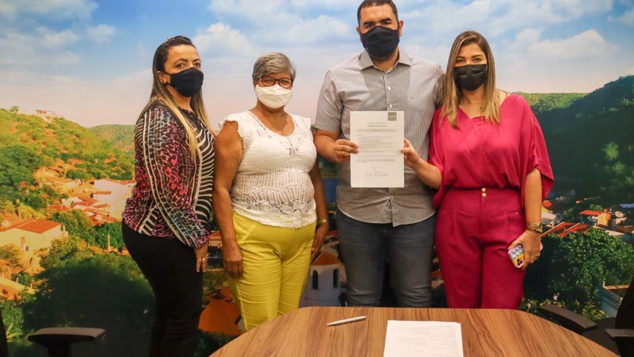 Prefeito Tiago Freitas assina Termo de Adesão ao selo Unicef