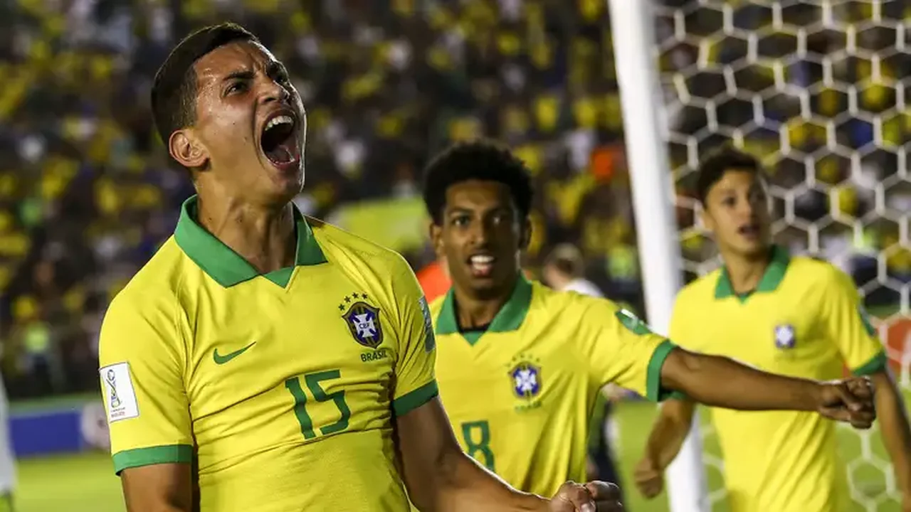 Brasil derrota Equador e garante vaga nas quartas de final do Mundial Sub-17
