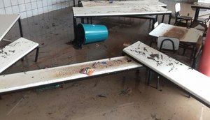 escola inundada