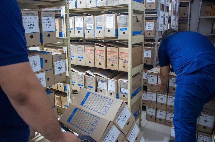 Juceal inicia transferência do arquivo de 132 anos de processos empresariais