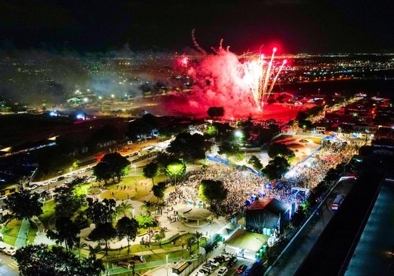 Réveillon de Todos Nós reúne multidão e celebra a virada do ano em Maceió