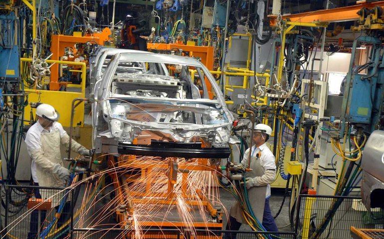 Faturamento real na indústria cai 0,4% em julho ante junho, com ajuste, diz CNI