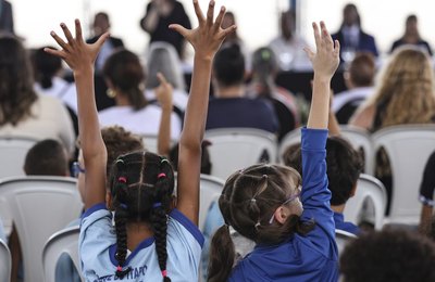 Mais brincadeira, menos tela: confira dicas para uma infância saudável