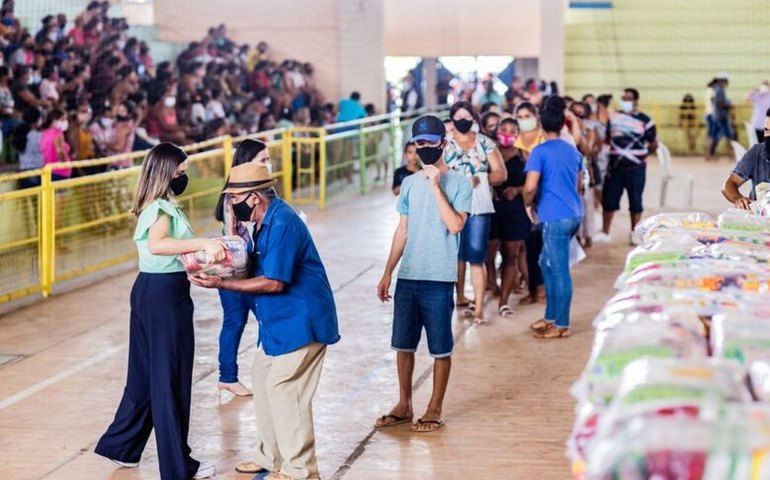 Prefeitura entrega 7 mil cestas básicas à população em situação de vulnerabilidade social