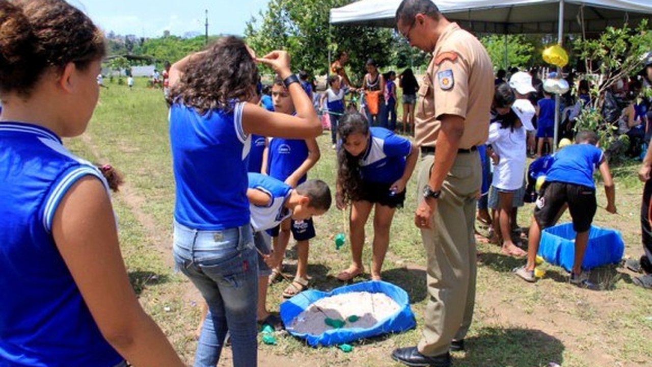 Estudantes comemoram Semana da Criança no Regimento de Polícia Montada