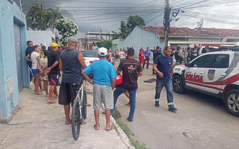 Troca de tiros no Jardim Esperança em Arapiraca, deixa saldo de um morto, feridos e a colisão de seis veículos