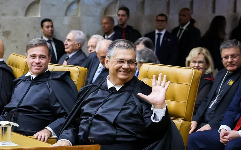 Em 1ª sessão presencial de Dino, STF pode retirar mandato de 7 deputados