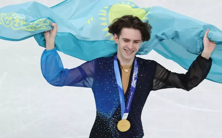 Cazaquistão faz história com ouro na patinação artística e Malinin termina em 8º