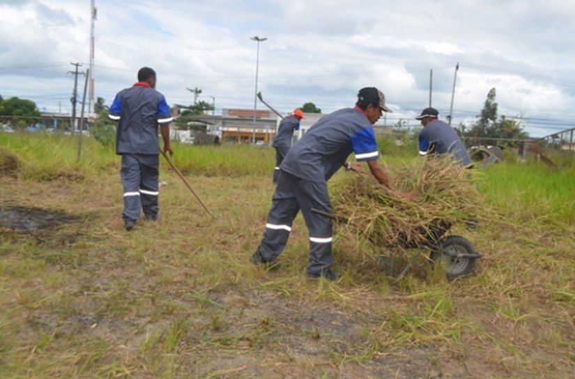 Trabalho dos reeducandos preserva a área verde de Escola
