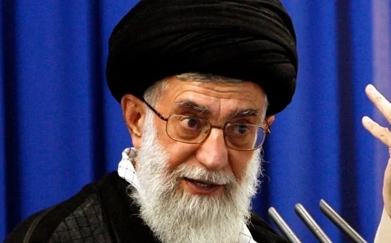 Sobre ataques dos EUA, assessor de Khamenei diz que 'jogo não acabou'