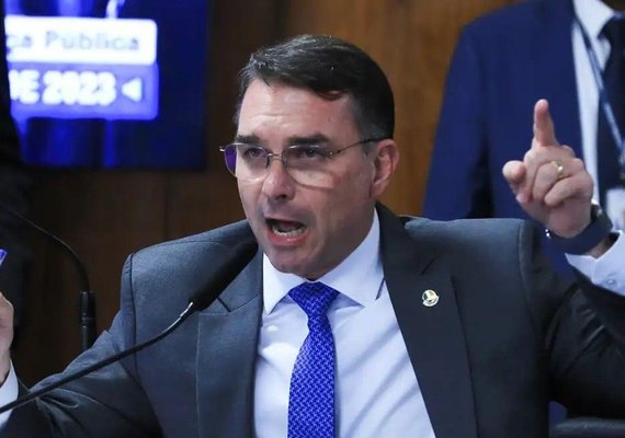 Flávio Bolsonaro reage às decisões do STF: 'Vamos vencer todas essas covardias'